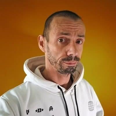 Max, a tech enthusiast